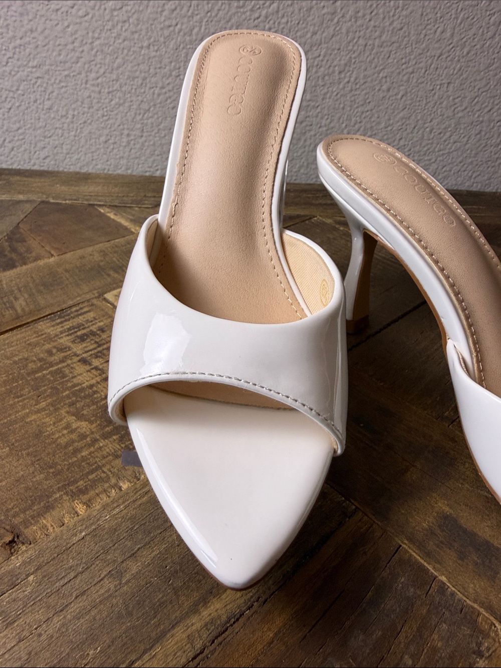 Size 6.5 Coutgo Patent White Open-Toe Heeled Mules - Picture 4 of 9